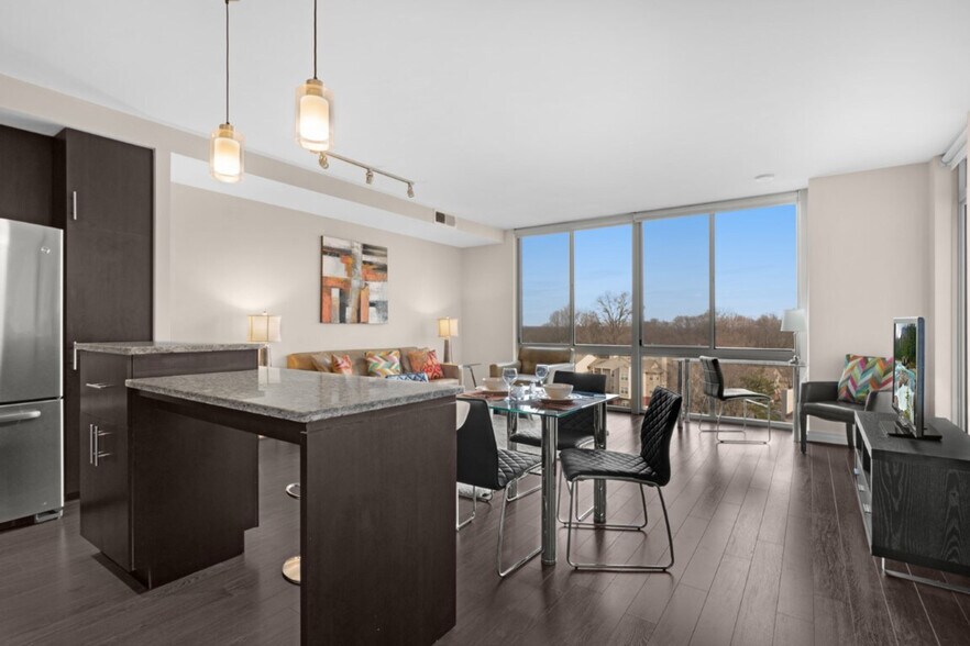 Building Photo - 3718 Midtown Dr