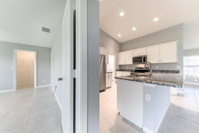 Building Photo - 25583 Deep Creek Blvd