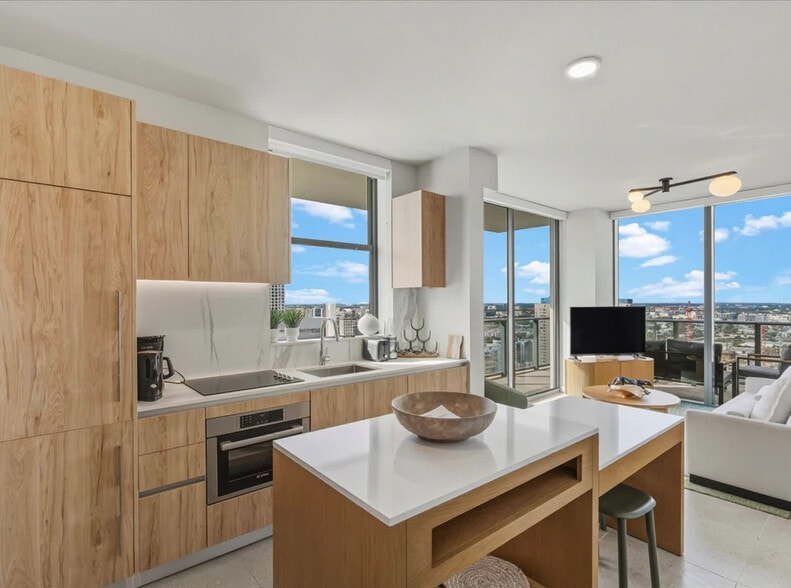 Building Photo - 11 NE 6th St