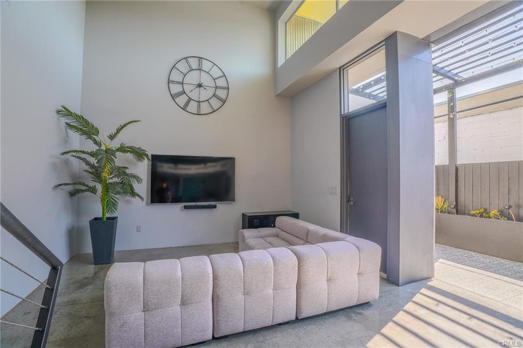 Building Photo - 1011 N Orange Grove Ave