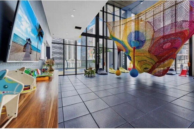 Building Photo - 1010 Brickell Ave