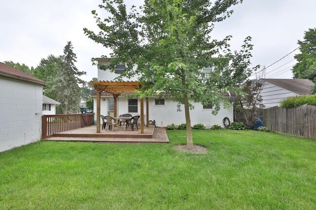 Building Photo - 714 Island Ct