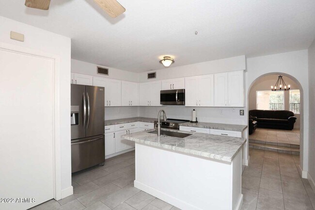 Building Photo - 8428 N 16th Pl