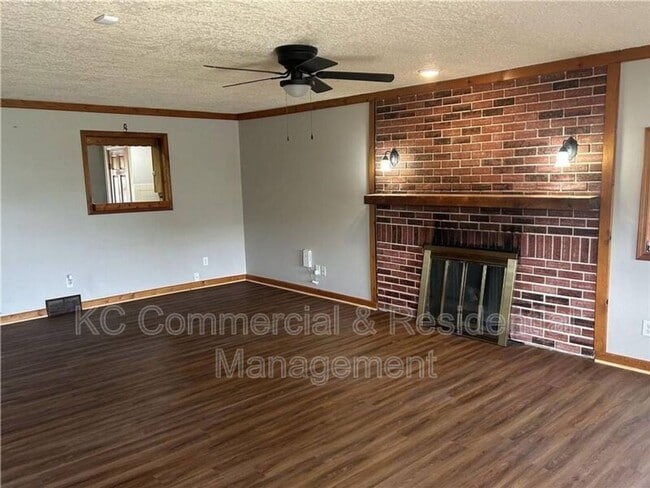 Building Photo - 7809 NE San Rafael Dr