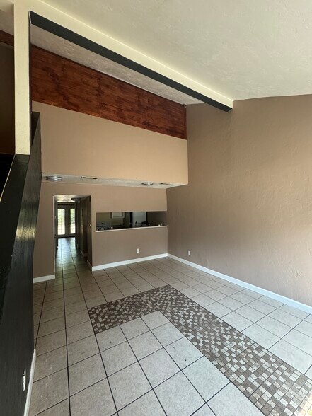 Building Photo - 1860 Nekoma Ct