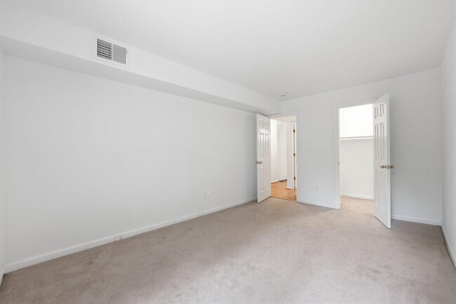 Building Photo - 5578 Burnside Dr