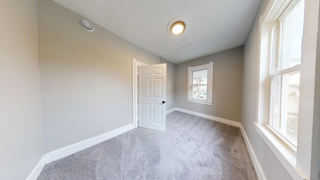 Building Photo - Old Brooklyn Area - 3 Bedroom Single Famil...