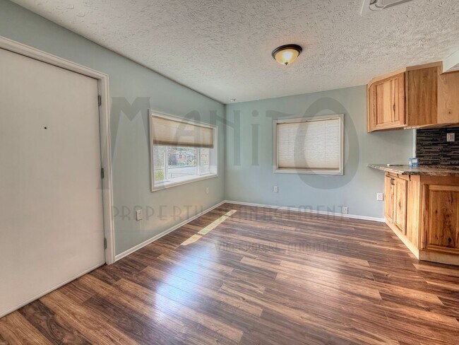 Building Photo - Spacious Dwight Merkel Home