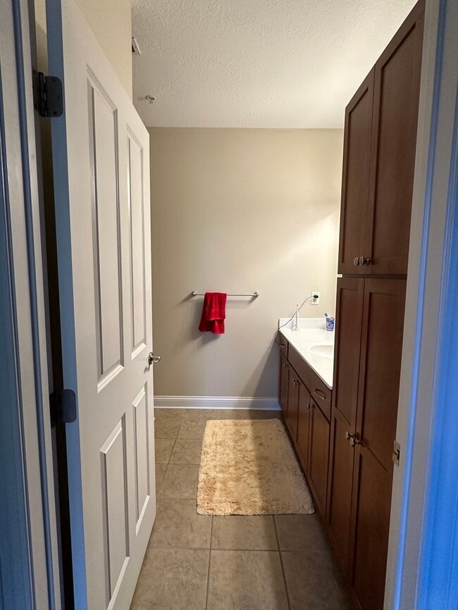 Building Photo - Charming 2 beds 2 baths in Columbus!