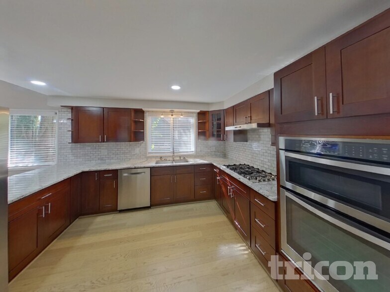 Building Photo - 1250 Hemlock St