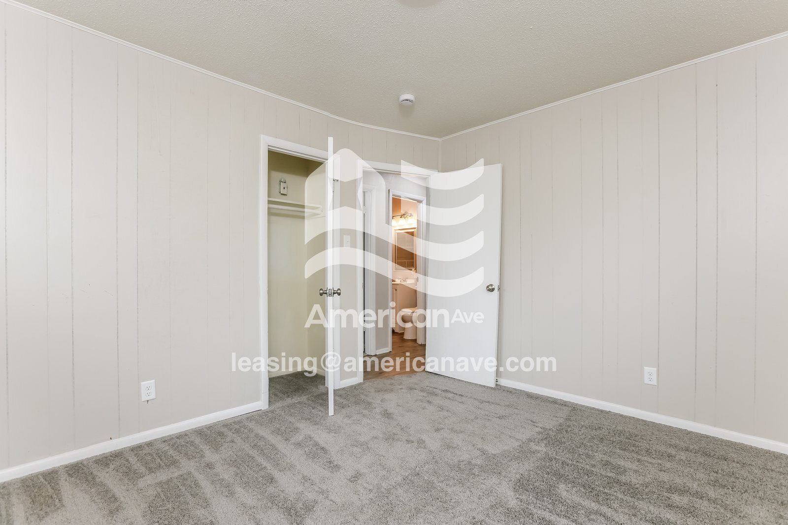 Building Photo - 922 W 54th St