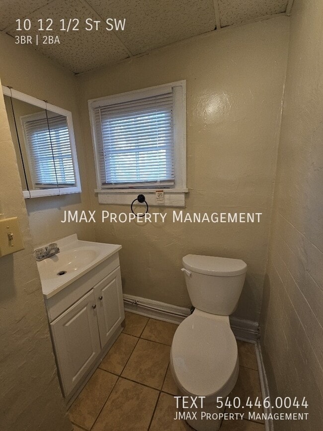 Building Photo - 10-12 1/2 12 1/2 St