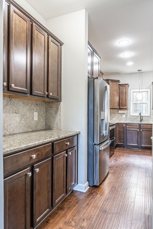 Building Photo - 135 Almond Dr