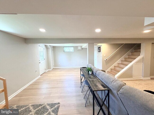 Building Photo - 2916 Meadow Ln