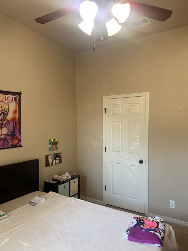 Building Photo - Fantastic Four Bedroom