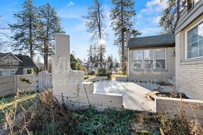 Building Photo - South Hill Charm