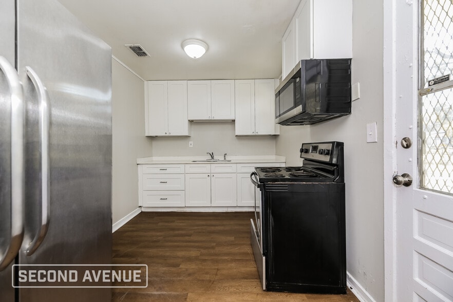 Building Photo - 4640 Suray Ave