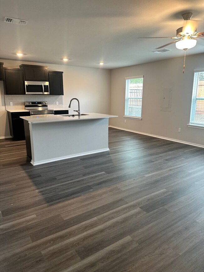 Building Photo - 1st Month Free!