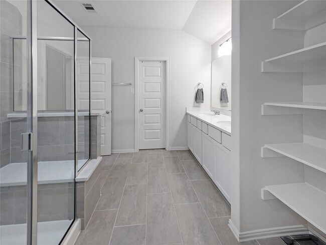 Building Photo - 27939 Western Crk Ct