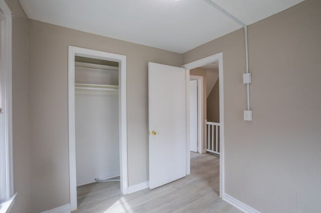 Building Photo - Lovely 2 BR/1 BA EOG Townhome in Brooklyn ...