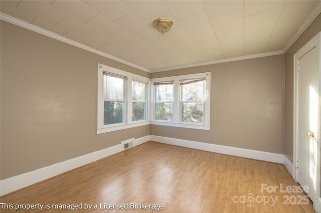 Building Photo - 1420 Amhurst St