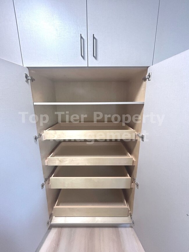 Building Photo - ***FULLY RENOVATED 2 bed / 2 bath / 1,120 sqft Home in 55+ Nob Hill Community - Available NOW***