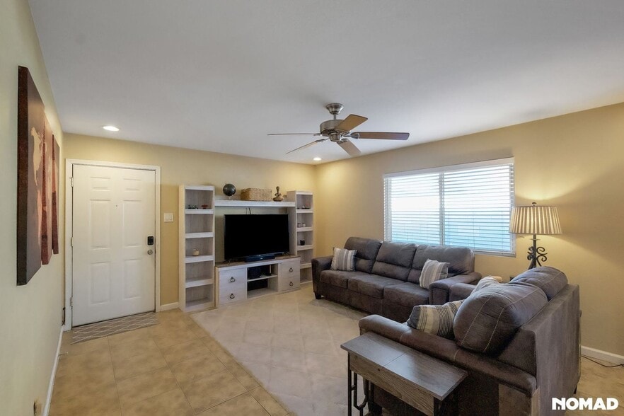 Building Photo - 1049 N Granite Reef Rd