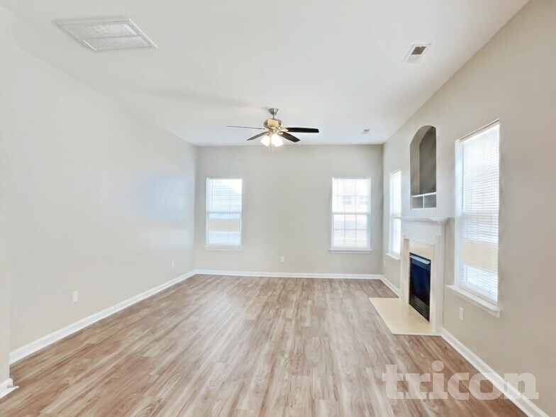 Building Photo - 4493 Paula Dr