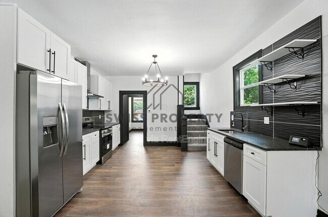 Building Photo - 889 E Livingston Ave