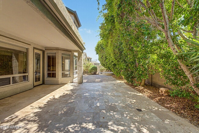 Building Photo - 2737 W Glenhaven Dr