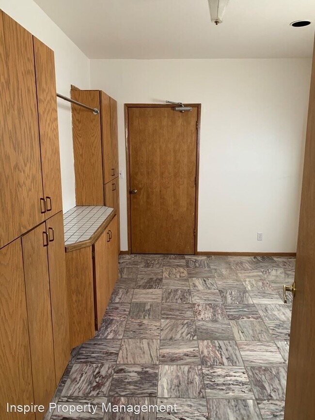 Building Photo - 3 br, 2.5 bath House - 7696 Elwood Street