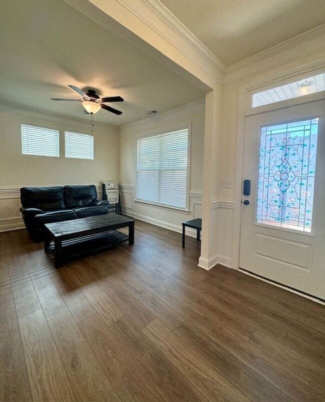 Building Photo - 5BR/4BA w/ Guest Suite + Loft in Hampton Woods