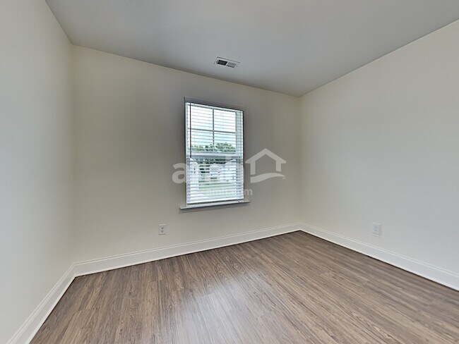 Building Photo - 83 Pullen Dr