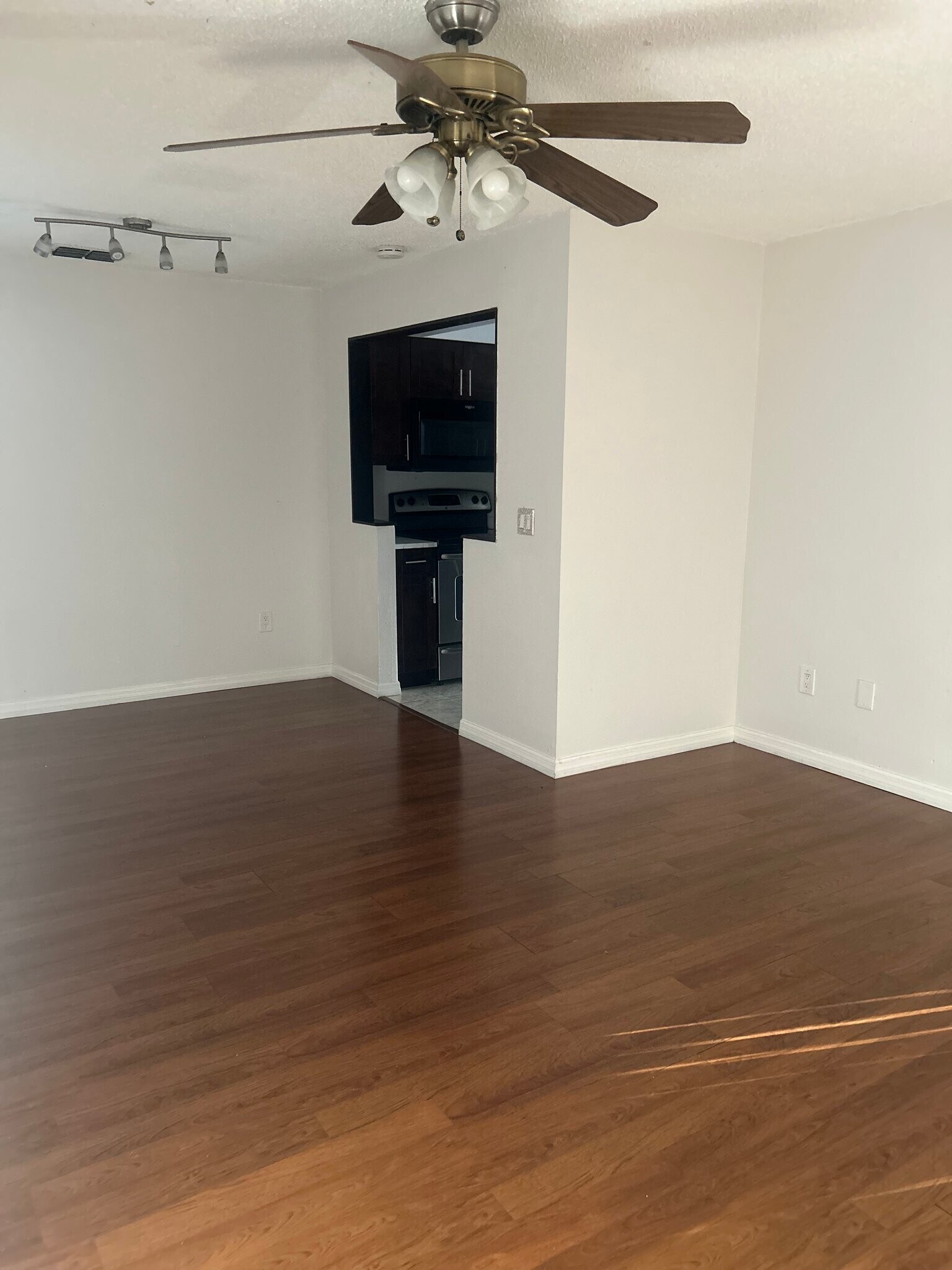 Building Photo - 14106 Village View Dr