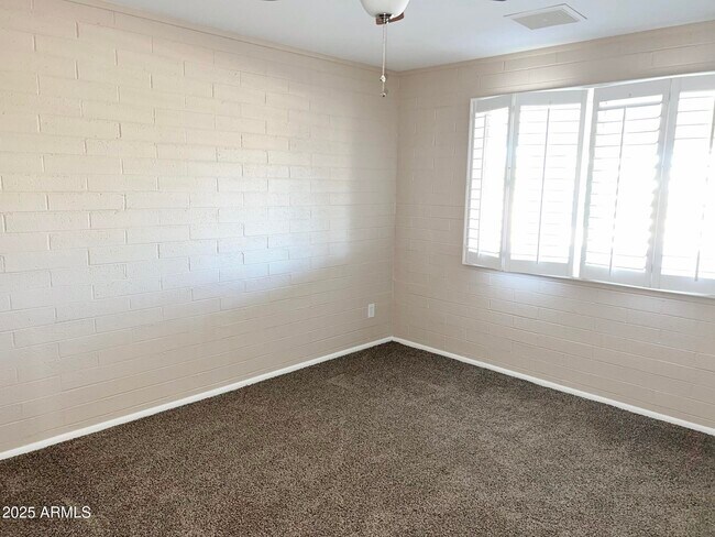 Building Photo - 12247 N Cherry Hills Dr W