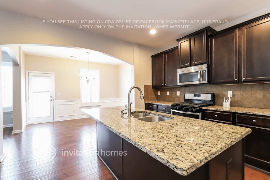 Building Photo - 3552 Village Enclave Ln