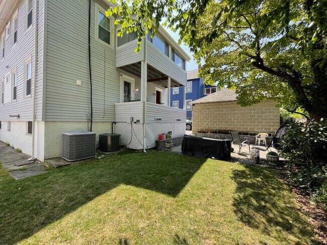Building Photo - 81 Poplar St