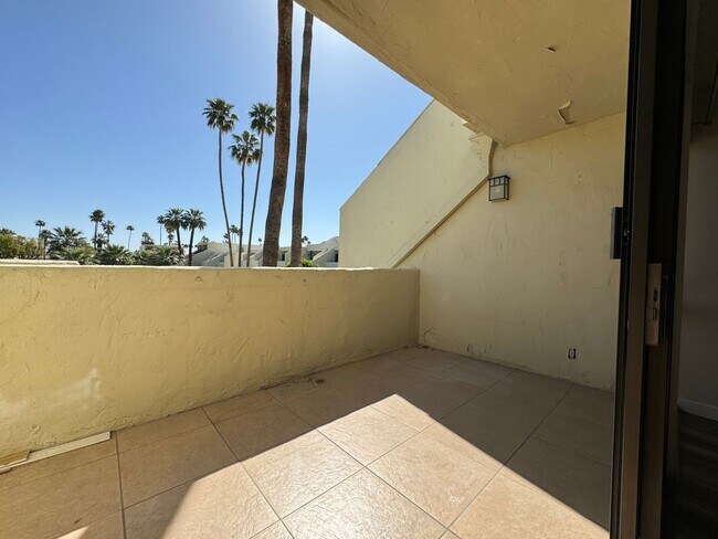 Building Photo - AVAILABLE NOW!!  1 Bedroom 1 Bathroom UPSTAIRS Apartment in Palm Springs!
