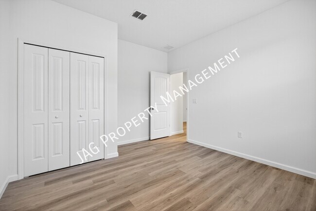 Building Photo - 813 Clifton Rd SE