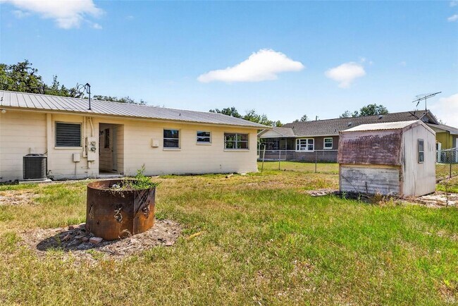 Building Photo - 34816 Evergreen Way