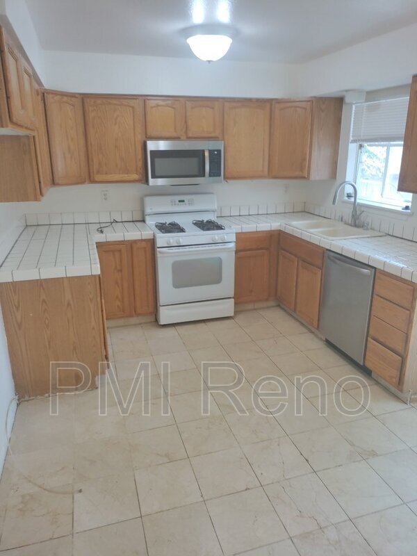 Building Photo - 6440 Lotus St