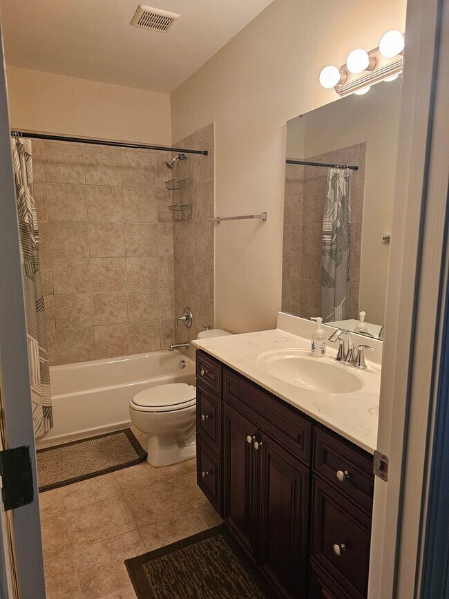 Building Photo - New Listing in Apex!