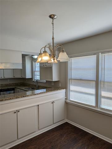 Building Photo - 2413 Hillview Dr