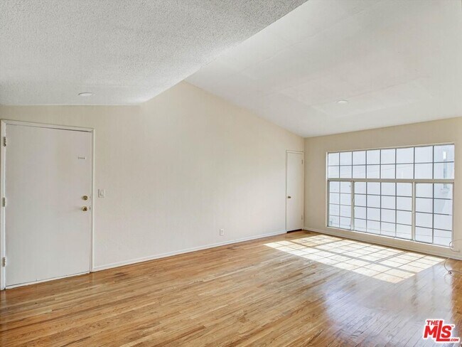 Building Photo - 4841 W 18th St