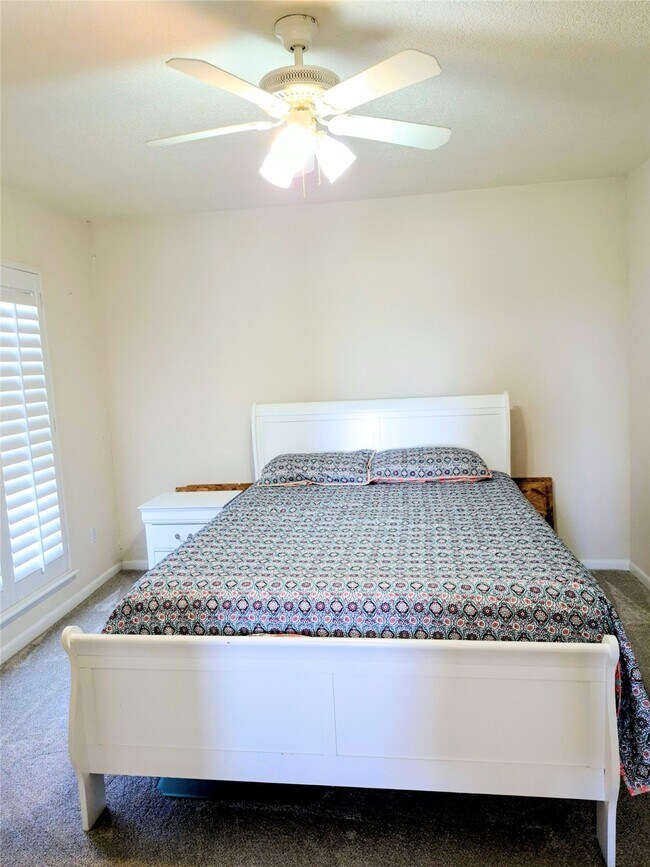 Building Photo - 500 Tiki Dr