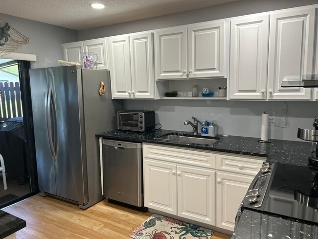 Building Photo - 8093 SE Villa Cir
