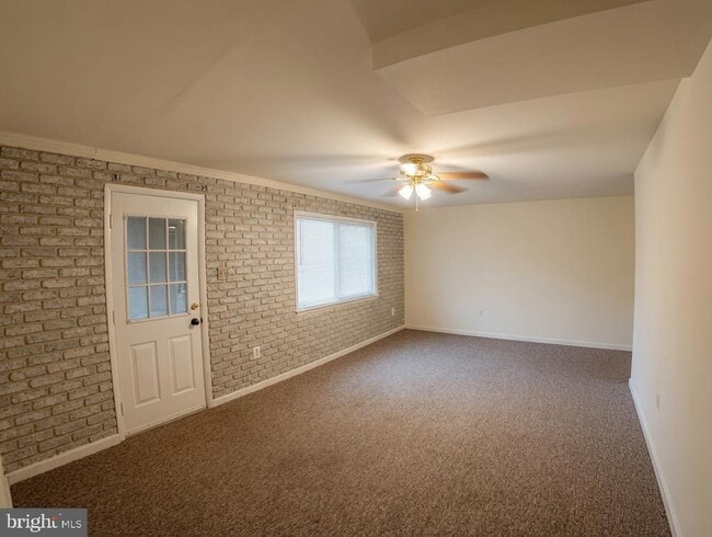 Building Photo - 8112 Parkdale Ct