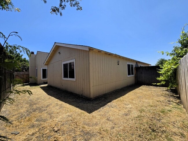 Building Photo - 2065 Colt Dr