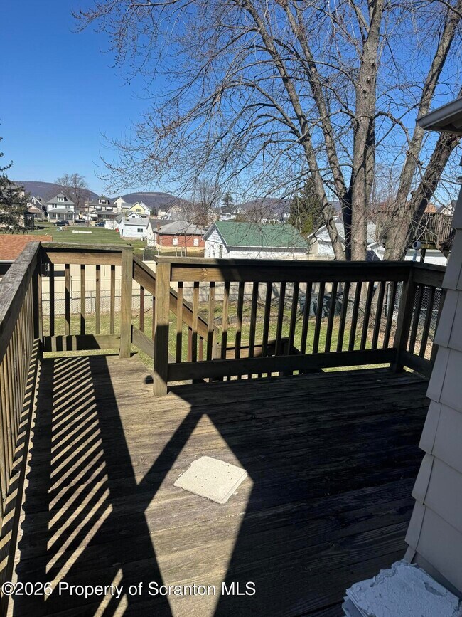 Building Photo - 205 Battin St