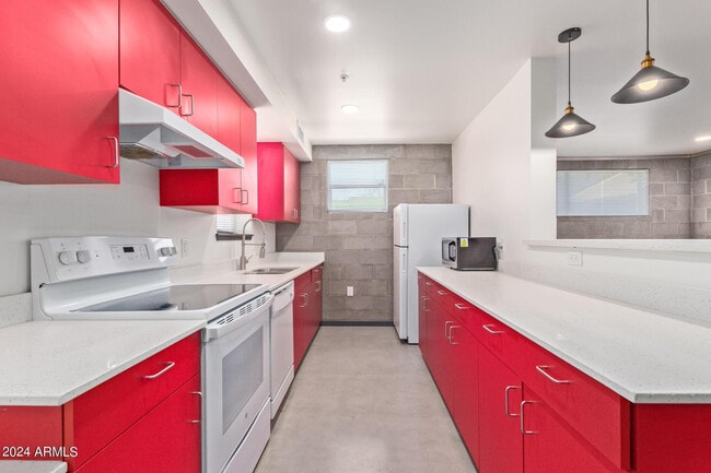Building Photo - 129 N 11th Ave